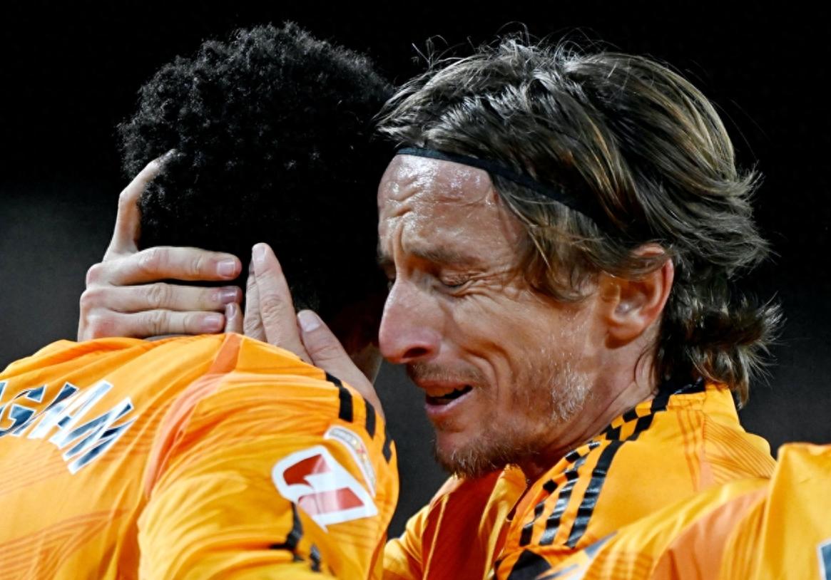 爱游戏链接-阿扎尔帽子戏法，皇家马德里大胜瓦伦西亚