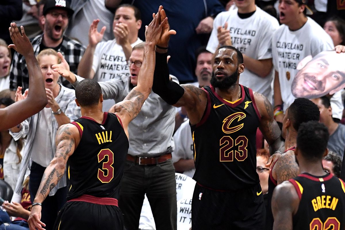 比赛压轴,场面难以预测,球员全情投入争夺的简单介绍 比赛压轴,场面难以预测,球员全情投入争夺的简单介绍