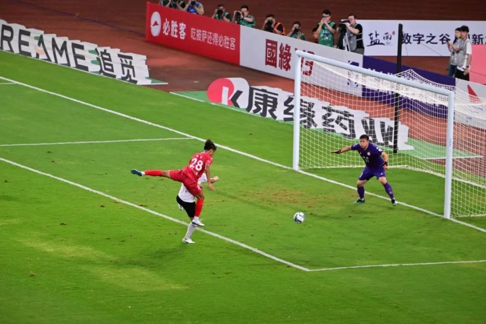 爱游戏登录-豪门球队对抗激烈,战果难以预料