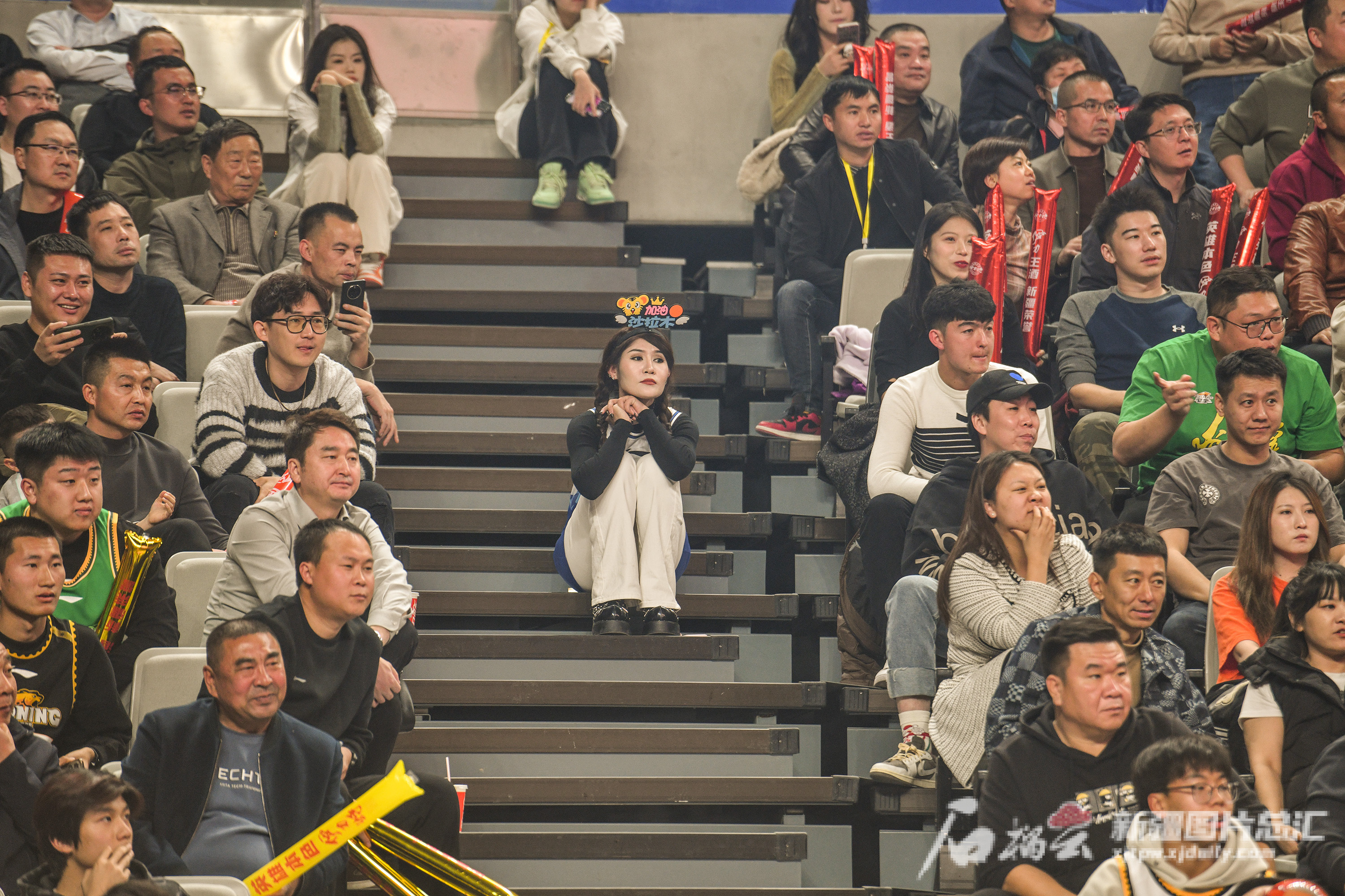 爱游戏竞技-包含上场比赛中的亮点表现,让球迷欢呼不已的词条