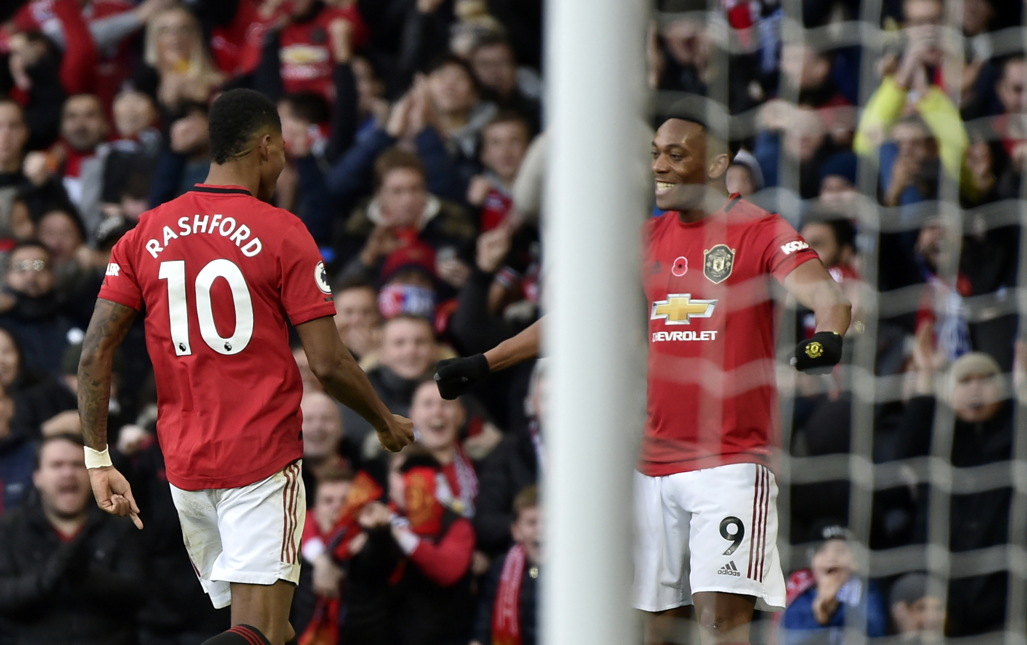 利物浦豪取三分，稳坐榜首位置