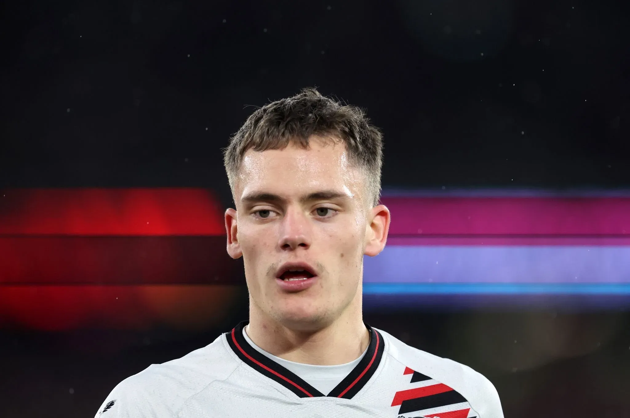 爱游戏娱乐-拜仁慕尼黑后防球员因黄牌停赛一场