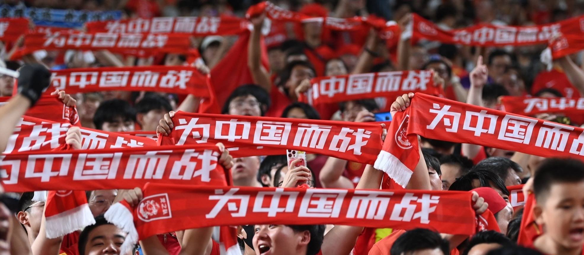 爱游戏投注-足球大赛风云再起，球队实力对垒激烈