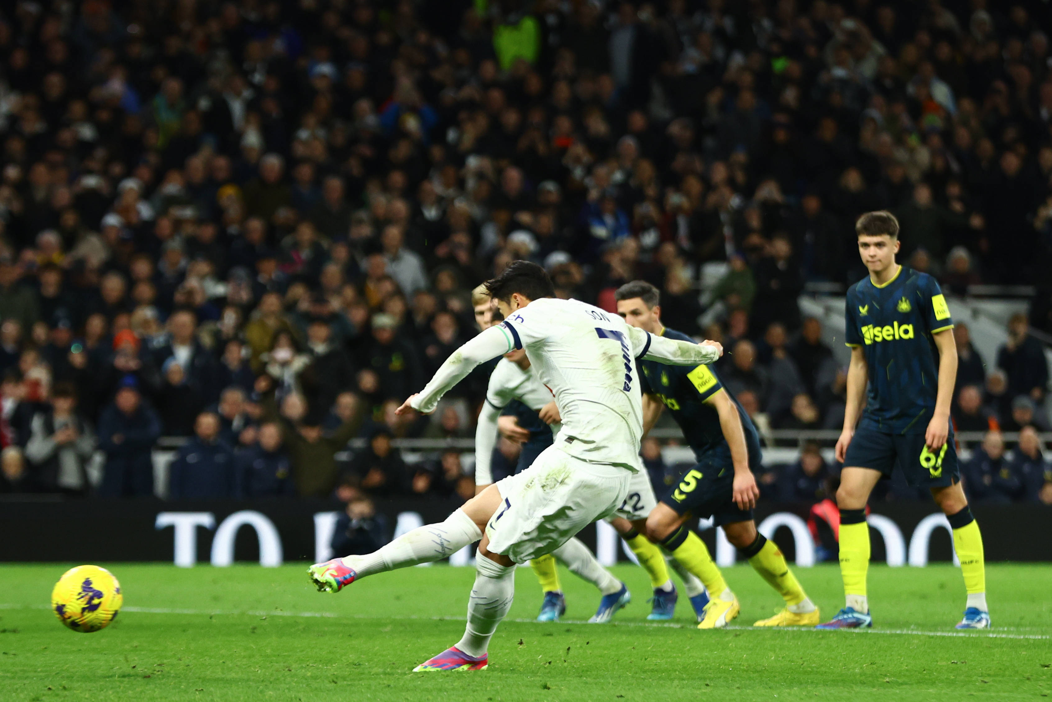 关于阿森纳主场击败热刺西甲争冠之路再添一城的信息