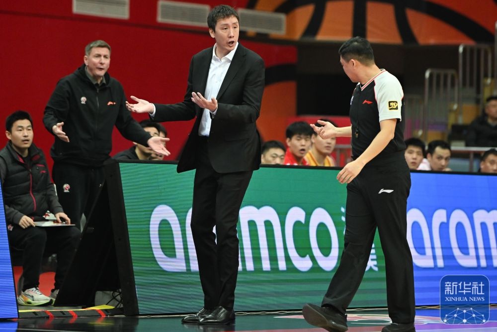 爱游戏app-在浙江队赛场上演CBA季后赛,团战,引发教练席炸锅的简单介绍