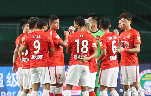 在广州队赛场上演中超,高光操作,引发全场沸腾的简单介绍 在广州队赛场上演中超,高光操作,引发全场沸腾的简单介绍