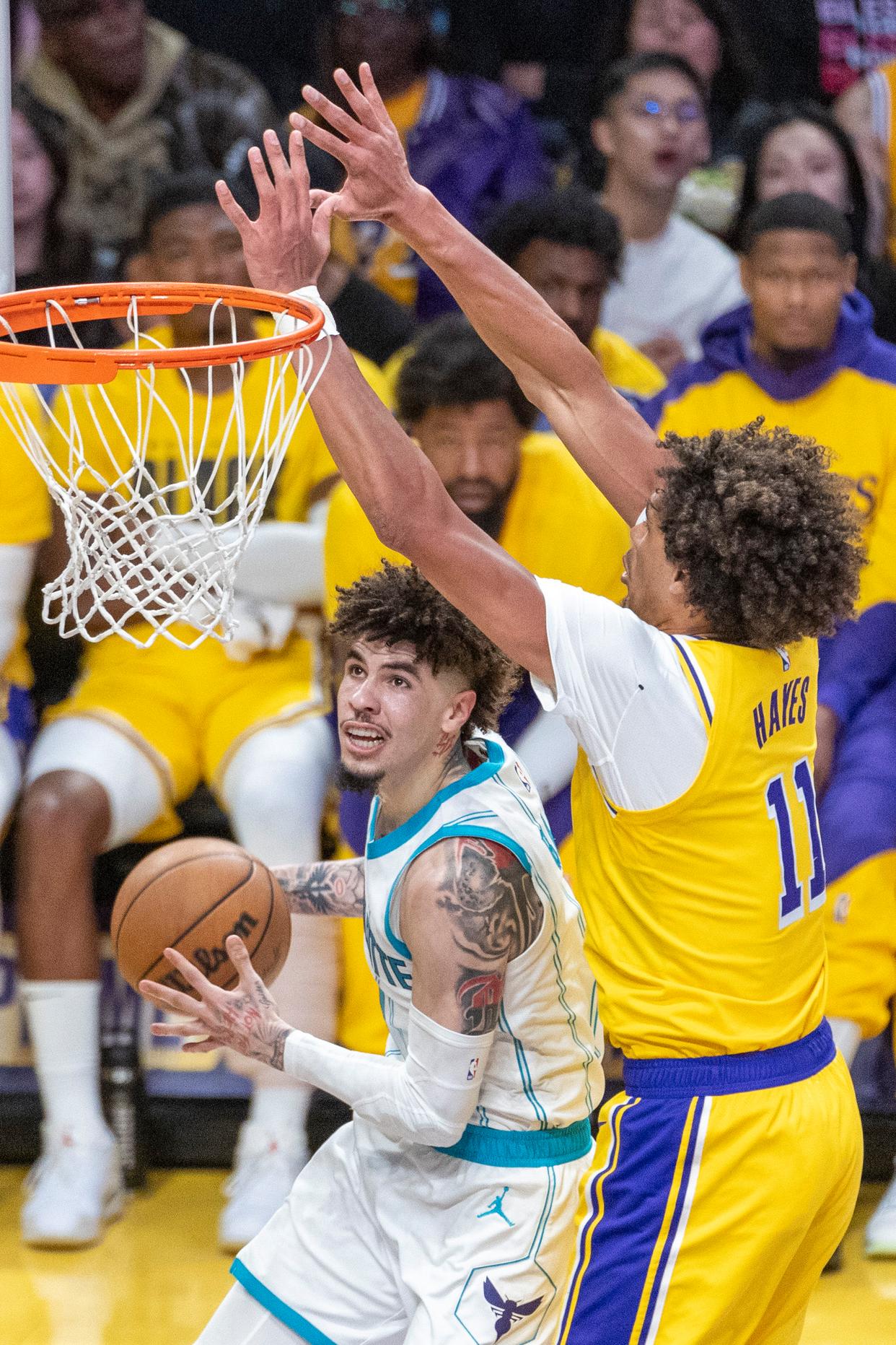 黄蜂主场大败湖人局面一度失控 黄蜂主场大败湖人局面一度失控