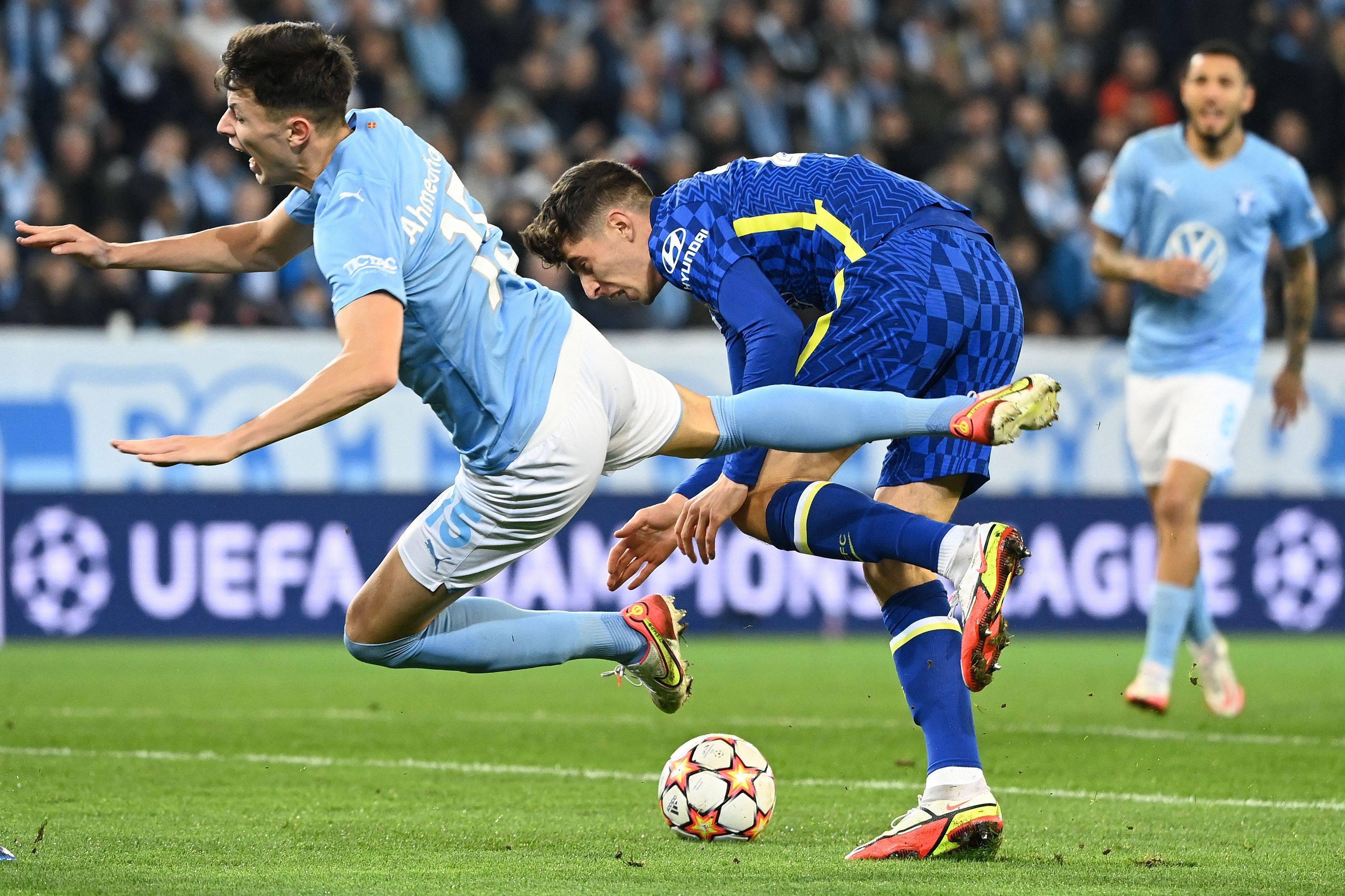 爱游戏官方入口-足球联赛场面激烈，纷争未停