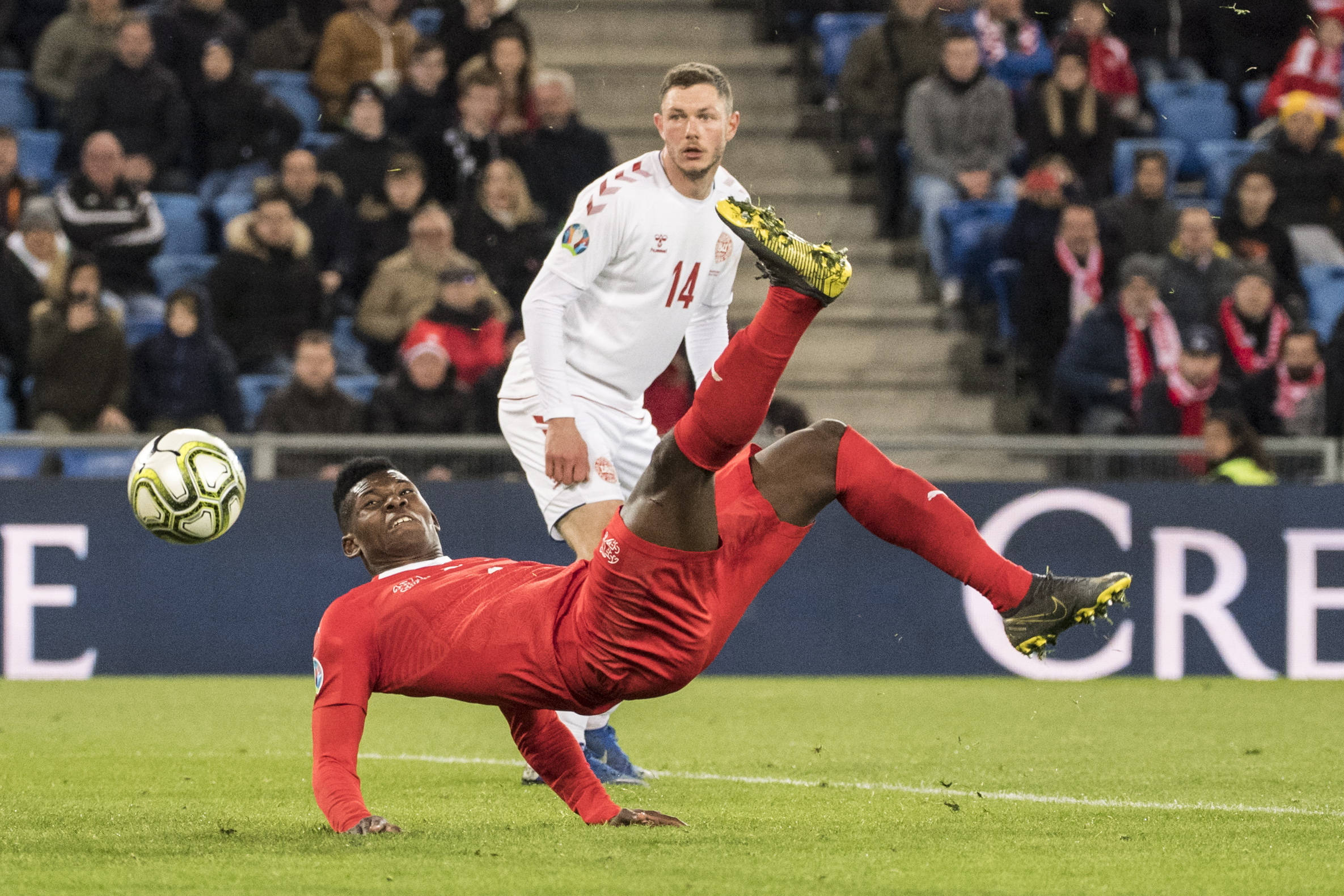 爱游戏app下载地址-瑞士险胜土耳其,小组第三出线