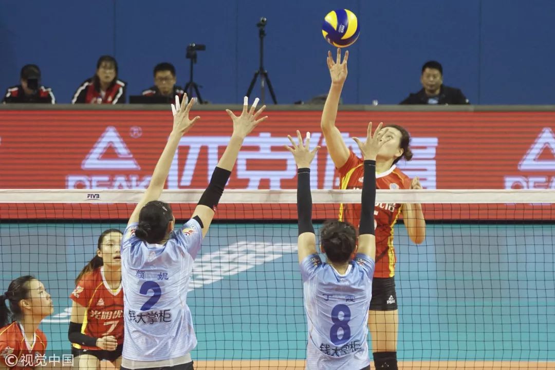 上海队在主场凭借团队合作力成功防守